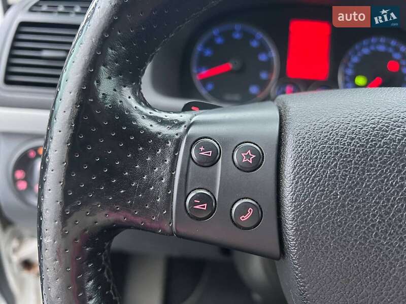 Минивэн Volkswagen Touran 2009 в Львове