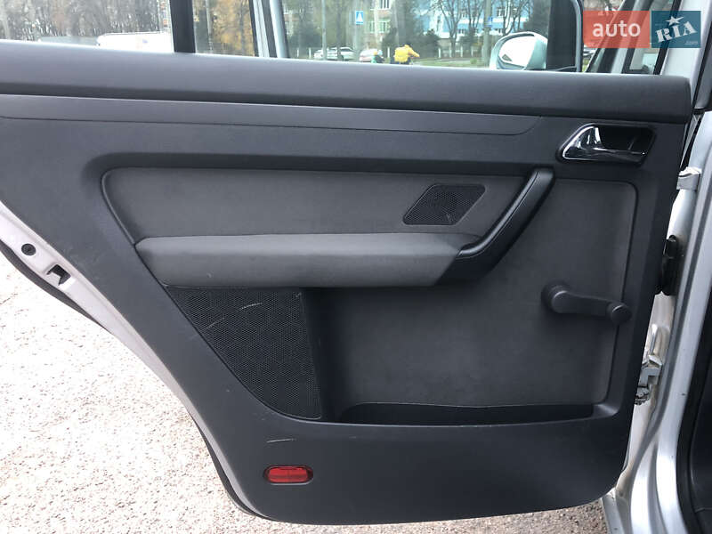 Минивэн Volkswagen Touran 2005 в Ровно фото 20 Минивэн Volkswagen Touran 2005 в Ровно