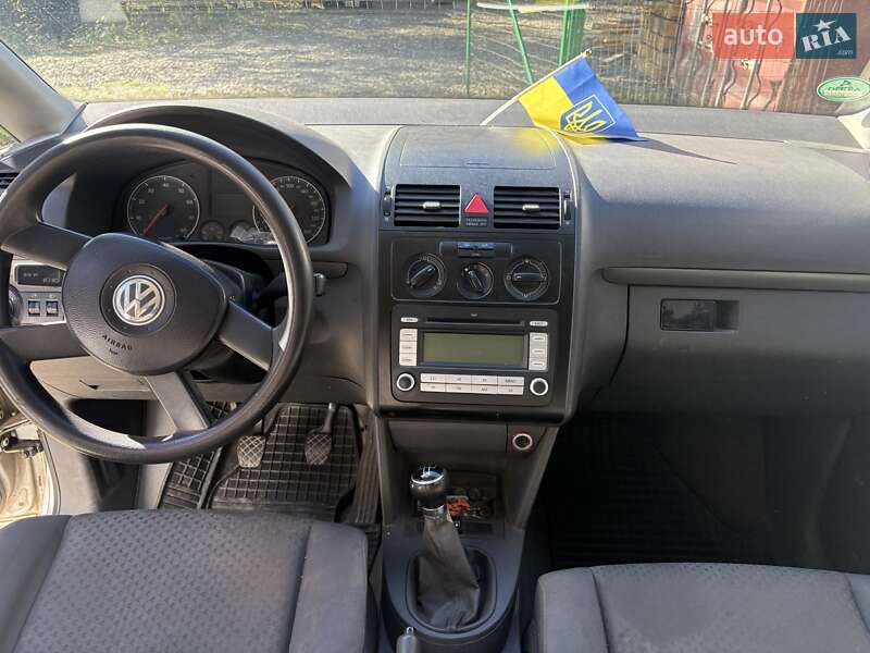Минивэн Volkswagen Touran 2003 в Черновцах
