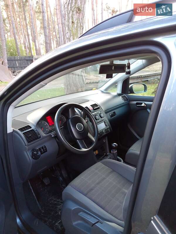 Минивэн Volkswagen Touran 2006 в Цумани фото 8 Минивэн Volkswagen Touran 2006 в Цумани