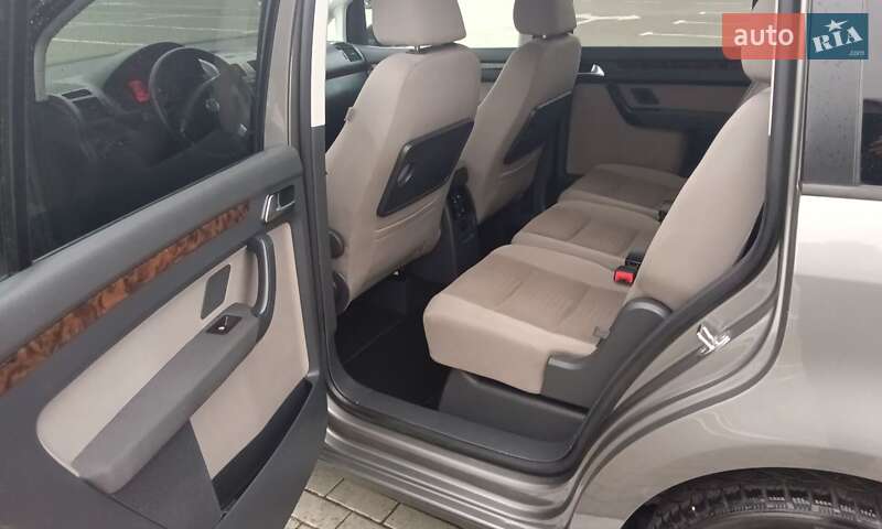 Минивэн Volkswagen Touran 2010 в Нововолынске фото 14 Минивэн Volkswagen Touran 2010 в Нововолынске