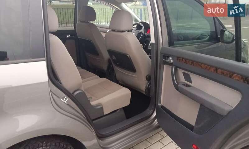 Минивэн Volkswagen Touran 2010 в Нововолынске фото 18 Минивэн Volkswagen Touran 2010 в Нововолынске