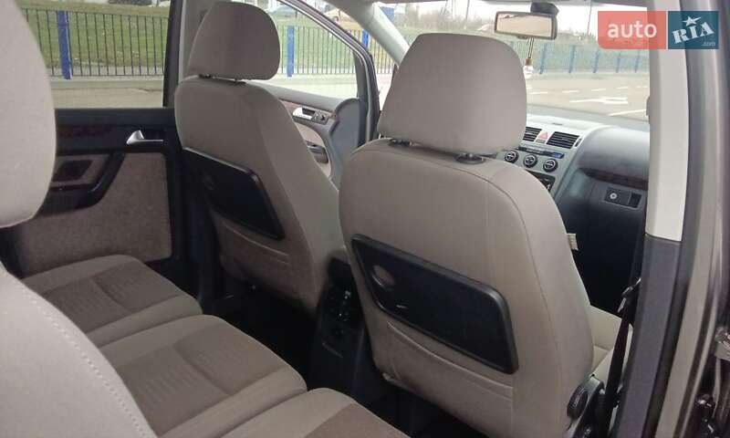 Минивэн Volkswagen Touran 2010 в Нововолынске фото 23 Минивэн Volkswagen Touran 2010 в Нововолынске