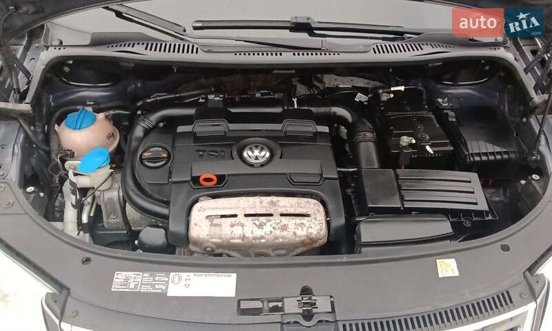 Минивэн Volkswagen Touran 2010 в Нововолынске фото 26 Минивэн Volkswagen Touran 2010 в Нововолынске