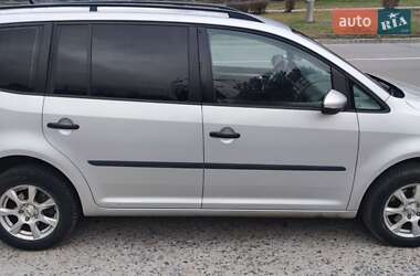 Минивэн Volkswagen Touran 2010 в Нетешине