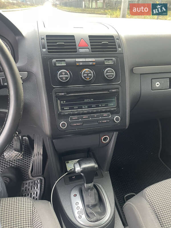 Минивэн Volkswagen Touran 2006 в Новояворовске фото 13 Минивэн Volkswagen Touran 2006 в Новояворовске