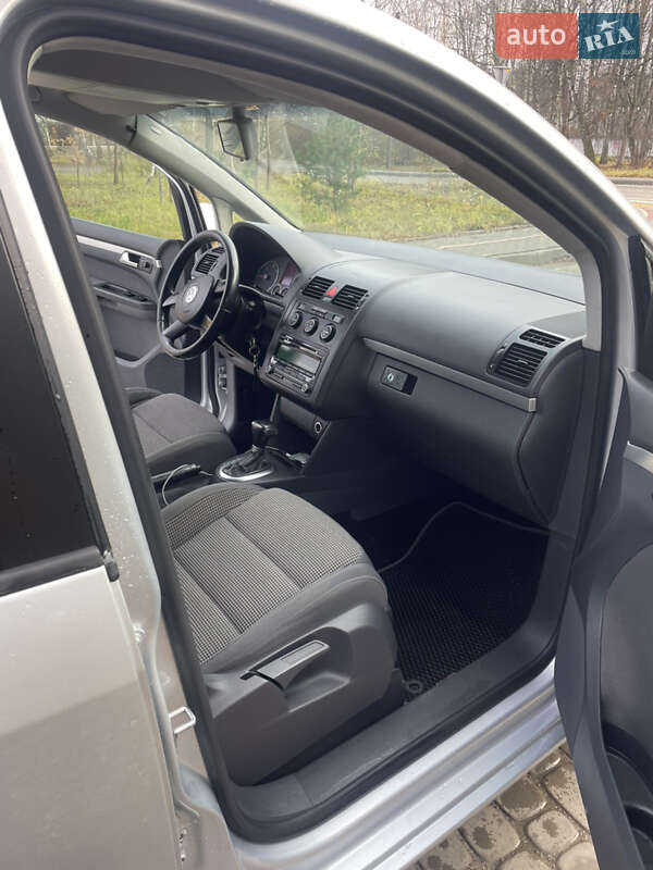 Минивэн Volkswagen Touran 2006 в Новояворовске фото 17 Минивэн Volkswagen Touran 2006 в Новояворовске