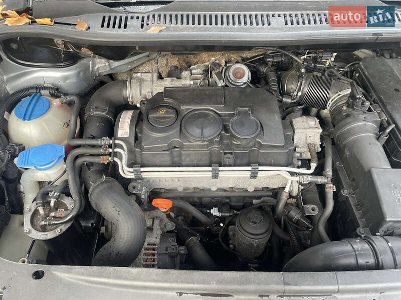 Минивэн Volkswagen Touran 2006 в Новояворовске фото 5 Минивэн Volkswagen Touran 2006 в Новояворовске