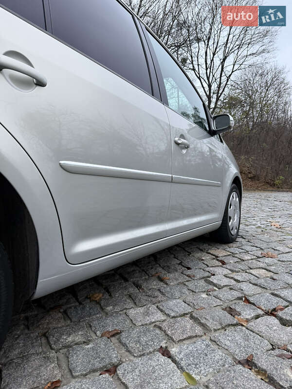 Минивэн Volkswagen Touran 2009 в Киеве