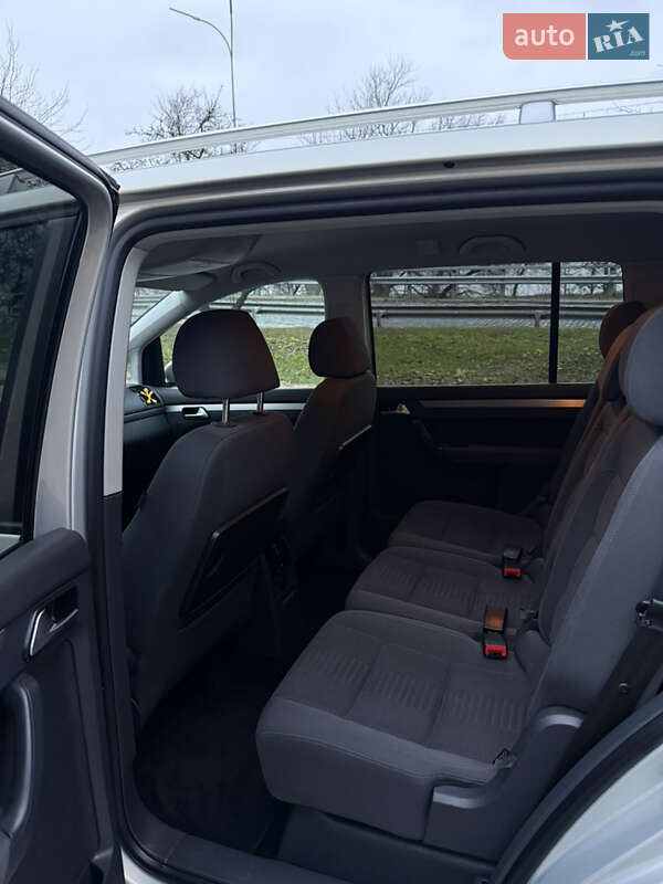 Минивэн Volkswagen Touran 2009 в Киеве