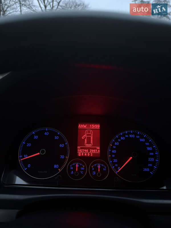 Минивэн Volkswagen Touran 2009 в Киеве