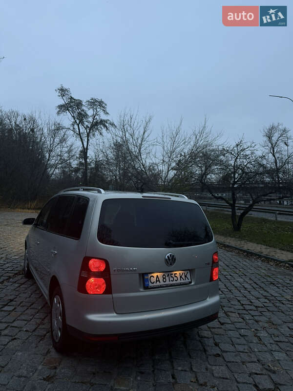 Минивэн Volkswagen Touran 2009 в Киеве