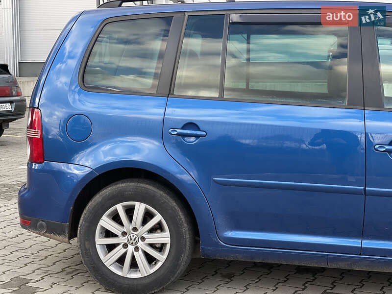 Минивэн Volkswagen Touran 2007 в Нововолынске