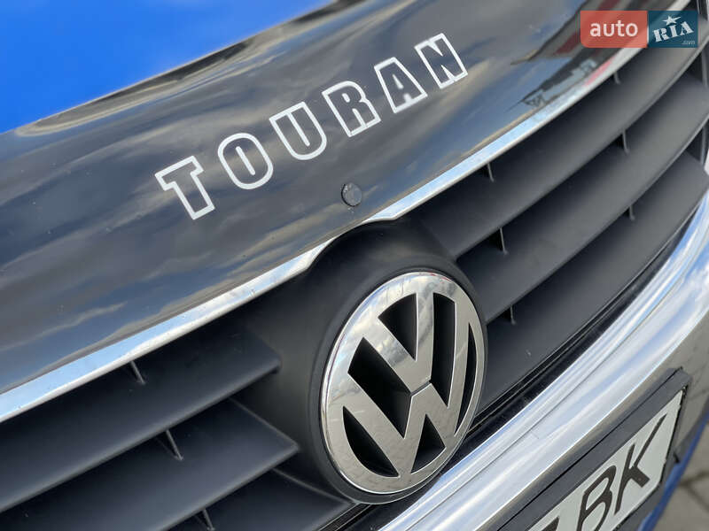 Минивэн Volkswagen Touran 2007 в Нововолынске