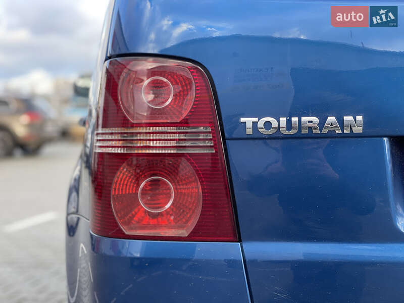 Минивэн Volkswagen Touran 2007 в Нововолынске