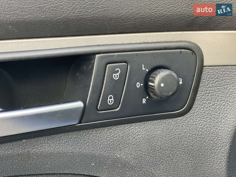 Минивэн Volkswagen Touran 2007 в Нововолынске