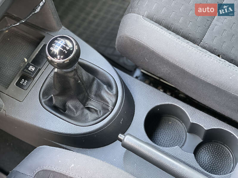 Минивэн Volkswagen Touran 2007 в Нововолынске