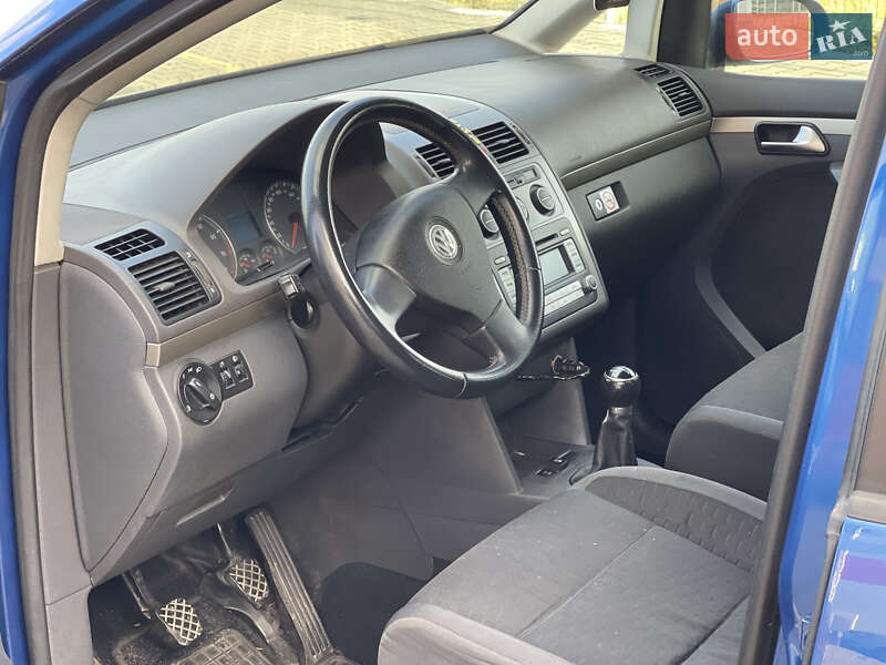 Минивэн Volkswagen Touran 2007 в Нововолынске