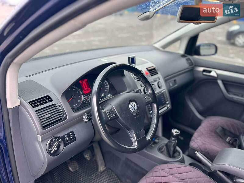 Минивэн Volkswagen Touran 2007 в Луцке