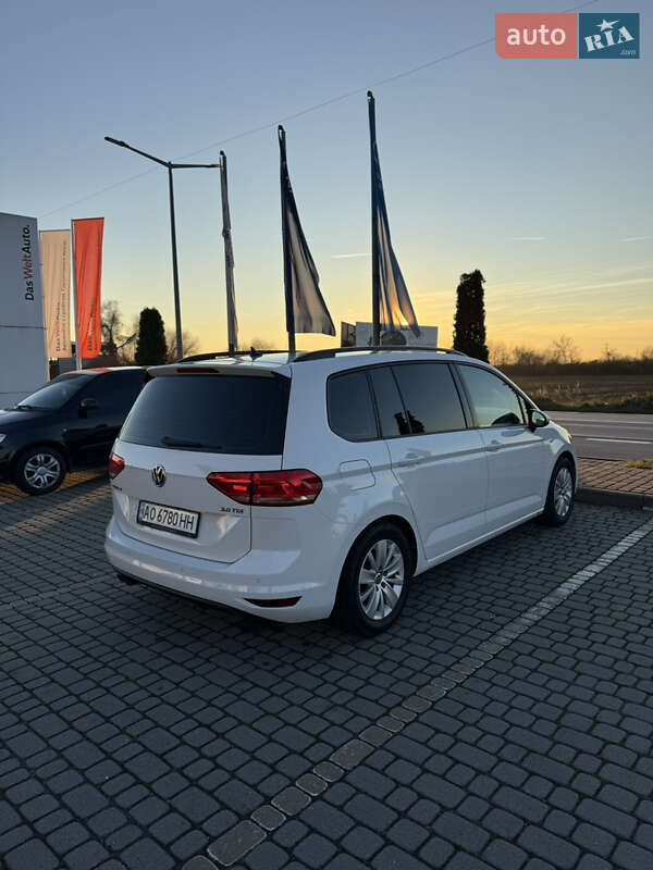 Микровэн Volkswagen Touran 2015 в Виноградове