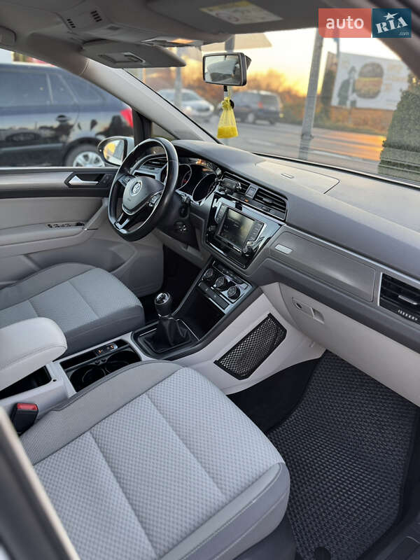 Микровэн Volkswagen Touran 2015 в Виноградове