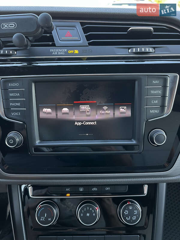 Микровэн Volkswagen Touran 2015 в Виноградове