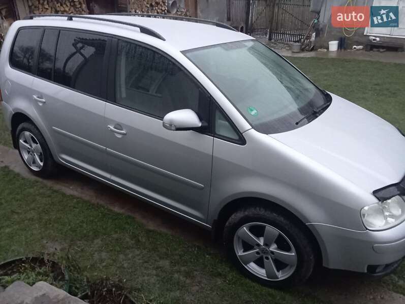 Минивэн Volkswagen Touran 2003 в Бучаче