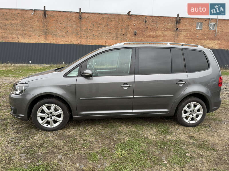 Минивэн Volkswagen Touran 2015 в Нововолынске