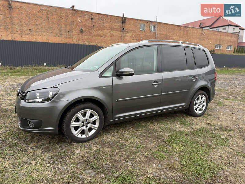 Минивэн Volkswagen Touran 2015 в Нововолынске