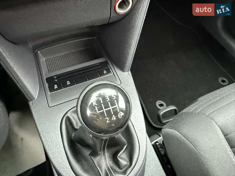 Минивэн Volkswagen Touran 2015 в Нововолынске