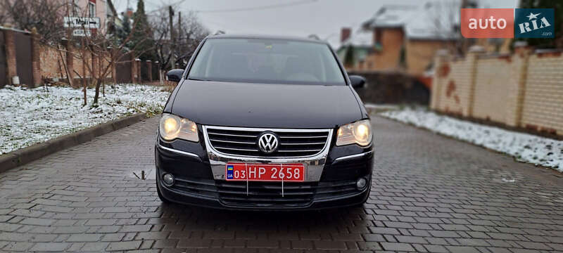 Минивэн Volkswagen Touran 2007 в Рожище