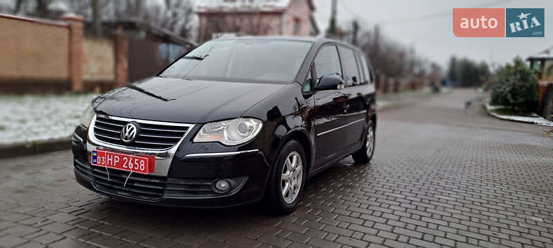 Минивэн Volkswagen Touran 2007 в Рожище