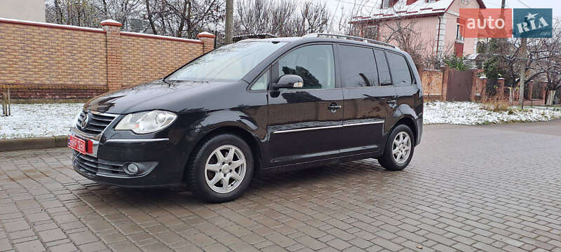 Минивэн Volkswagen Touran 2007 в Рожище