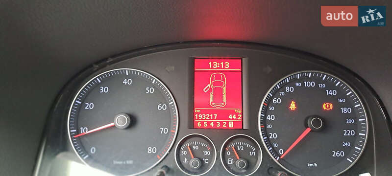 Минивэн Volkswagen Touran 2007 в Рожище