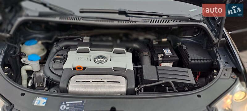 Минивэн Volkswagen Touran 2007 в Рожище