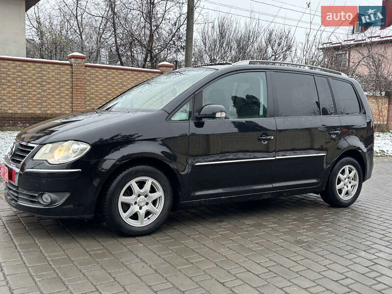 Минивэн Volkswagen Touran 2007 в Рожище