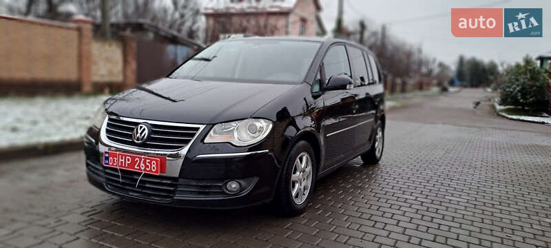 Минивэн Volkswagen Touran 2007 в Рожище