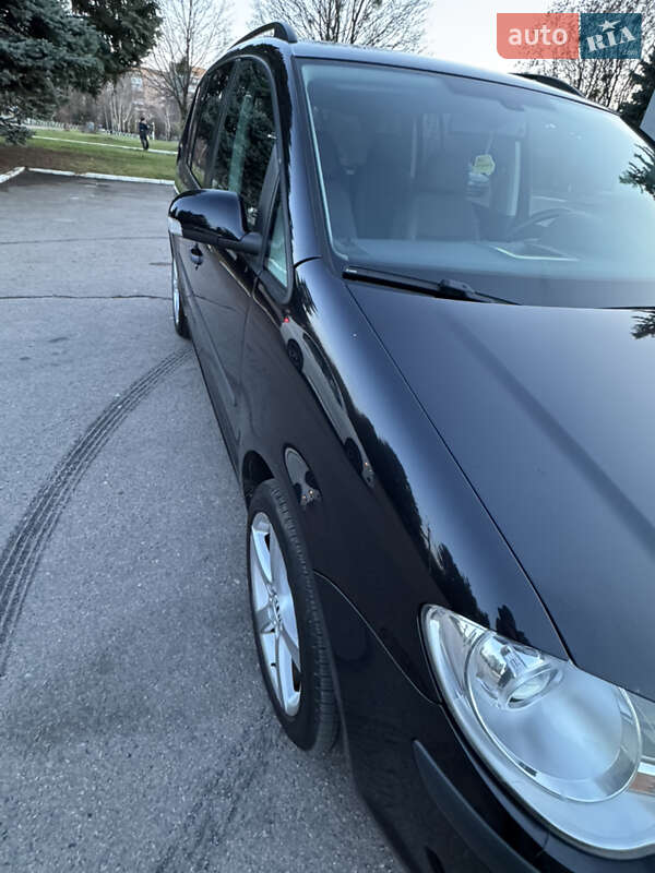 Минивэн Volkswagen Touran 2008 в Ровно