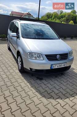 Минивэн Volkswagen Touran 2004 в Черновцах