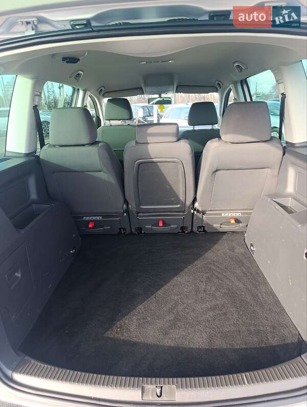 Минивэн Volkswagen Touran 2007 в Луцке