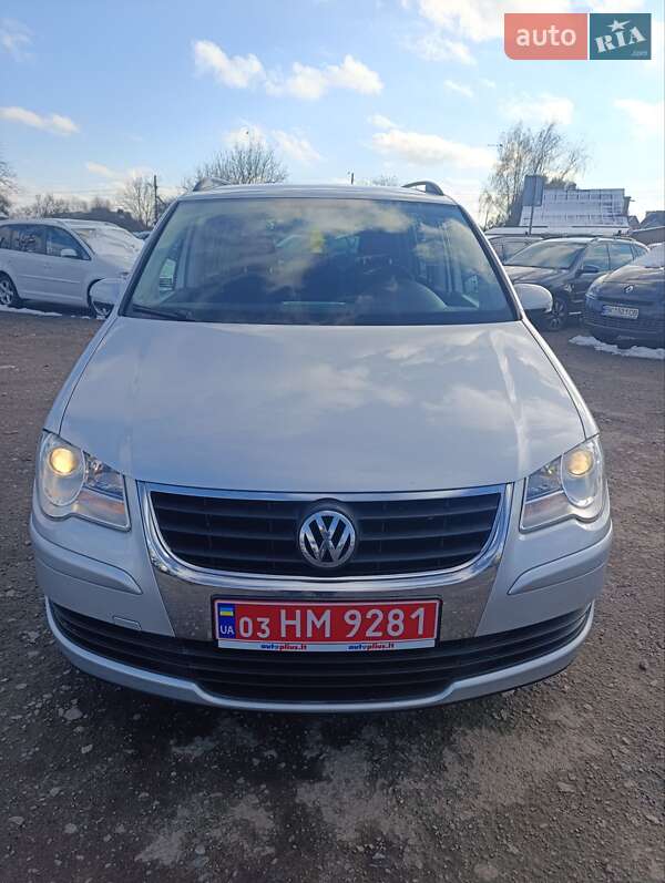 Минивэн Volkswagen Touran 2007 в Луцке