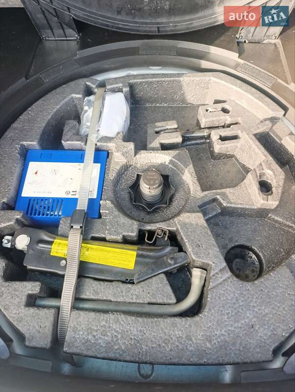 Минивэн Volkswagen Touran 2007 в Луцке