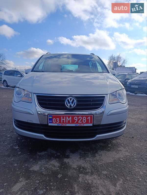Минивэн Volkswagen Touran 2007 в Луцке
