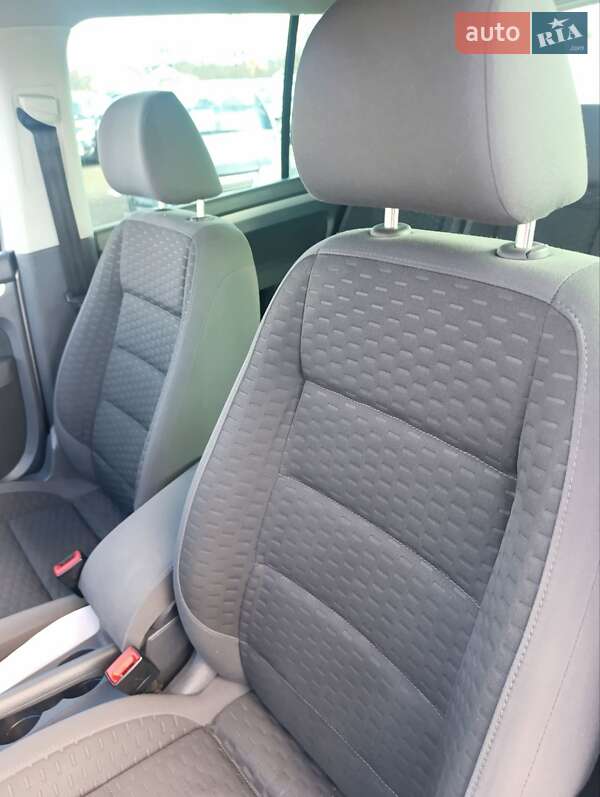 Минивэн Volkswagen Touran 2007 в Луцке