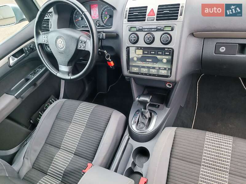 Минивэн Volkswagen Touran 2010 в Киеве фото 6 Минивэн Volkswagen Touran 2010 в Киеве