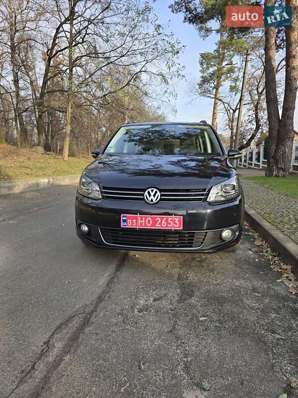 Мінівен Volkswagen Touran 2012 в Києві
