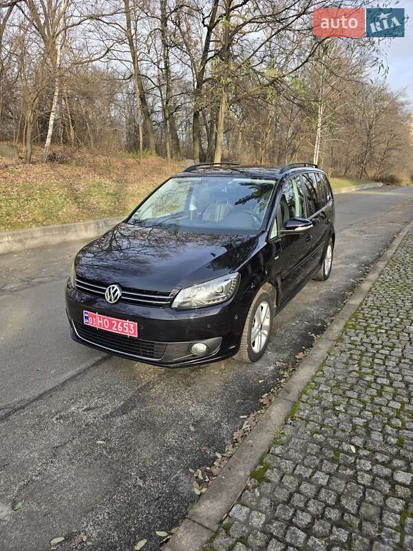 Мінівен Volkswagen Touran 2012 в Києві