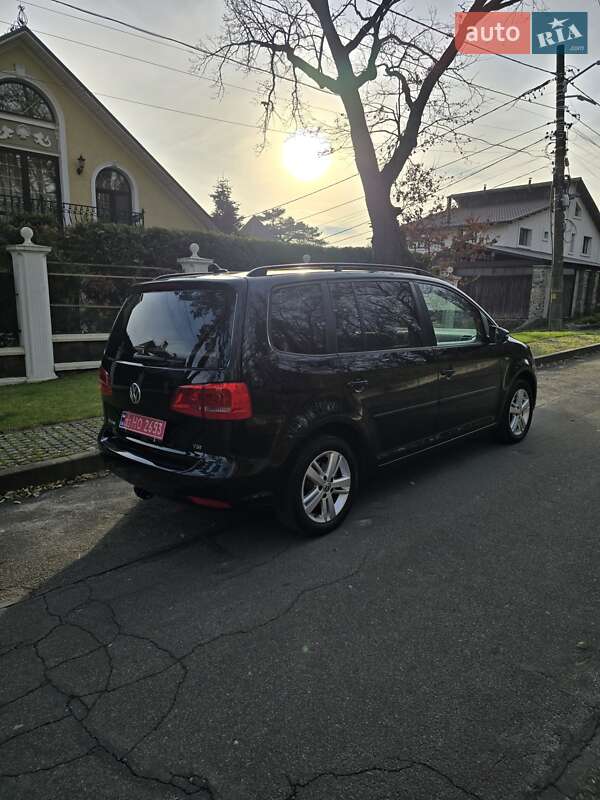 Мінівен Volkswagen Touran 2012 в Києві