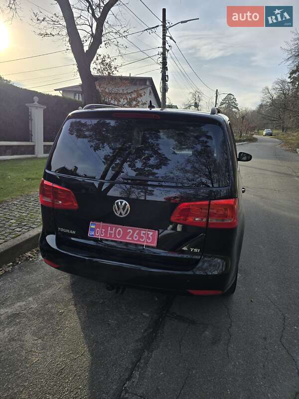 Мінівен Volkswagen Touran 2012 в Києві