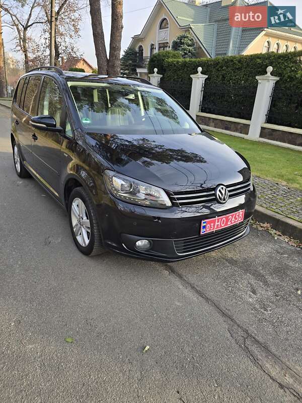 Мінівен Volkswagen Touran 2012 в Києві